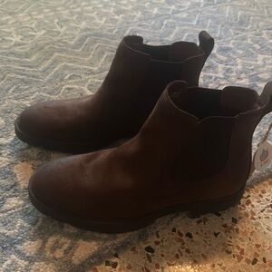 Brand new size 8 men’s waterproof boots. Born shoes brand